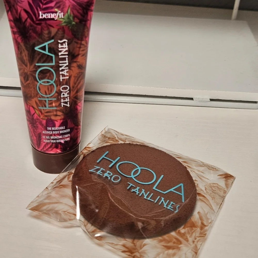 Benefit Hoola Zero Tanlines Bronzer & Sponge